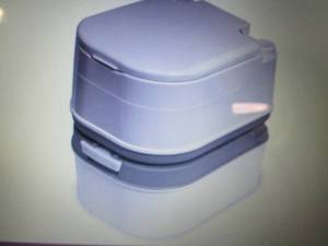 lot 394 image: GlareWheel 6.3-Gallon Portable Toil...