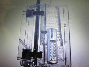 lot 499 image: Lock-To-Pole IV Lock Box with Keyle...
