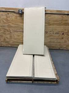 lot 37 image: Lot of 5- 4 Foot Gondola Shelves- Various Depths