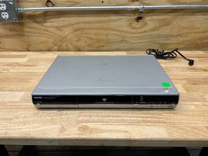 lot 63 image: TOSHIBA D-R5 DVD PlayerRecorder