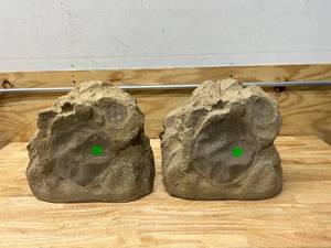 lot 70 image: NILES Lot of 2- Outdoor Speakers (passive)