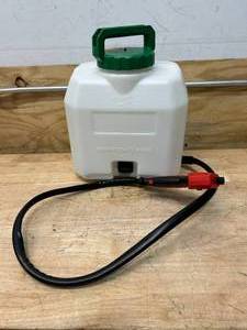 lot 23 image: MILWAUKEE 4 Gal. Switch Tank Pesticide Sprayer Tank Assembly