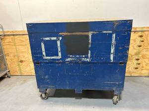 lot 80 image: Large Job Box on Casters