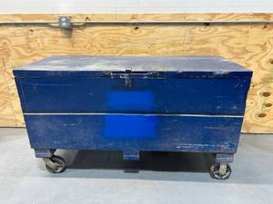 lot 82 image: Job Box on Casters