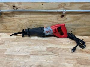 lot 19 image: MILWAUKEE 12 Amp 1-18 in. Stroke SAWZALL Reciprocating Saw