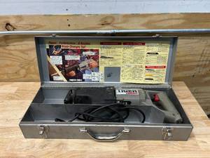 lot 89 image: PORTER CABLE 737 Sawzall with Case