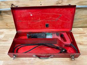 lot 91 image: MILWAUKEE Sawzall with Case (0-2400)