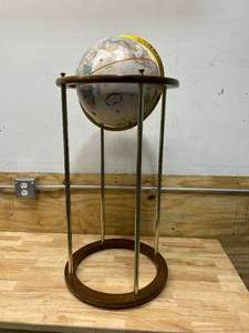 lot 105 image: Standing Globe