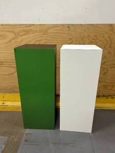 lot 150 image: Lot of 2 Display Stands