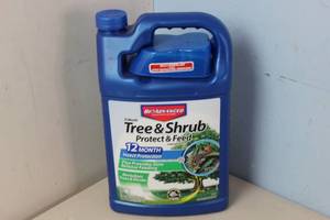 lot 101 image: NEW - BIOADVANCED 1 Gal. Concentrate TreeShrub Protect and Feed MSRP 687073016154 $77.97