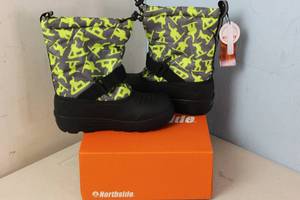 lot 161 image: NEW - Northside Frosty Winter Boots - Boys  Girls SIZE 3 679759175422