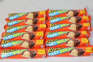 lot 216 image: 12 X Reeses Fast Break Bars Best By 22023