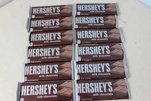 lot 222 image: 12 X Hersheys Bars Best By 122022