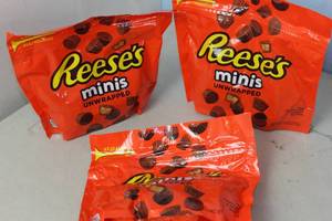 lot 232 image: 3 Bags of Reeses Minis Best By 22023