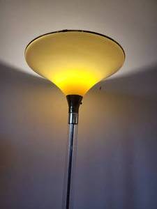 lot 7 image: Hollywood Regency Lucite Torchiere Lamp