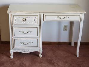lot 13 image: Lee Furniture French Provincial Student Desk A