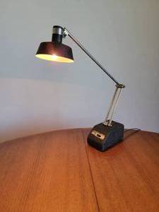 lot 8 image: Mobilite MCM Desk Lamp