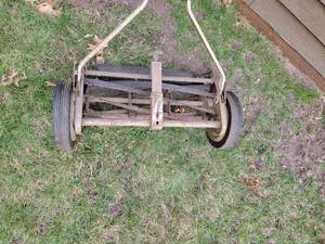 lot 70 image: Scotts Push Mower