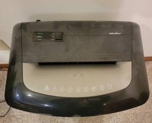 lot 65 image: Home Office Paper Shredder by OfficeMax