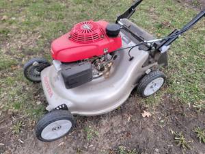 lot 19 image: Honda Smart Drive Propelled Lawn Mower HRR216K9VKAA