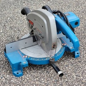lot 32 image: Ryobi 10 Miter Saw TS-251U