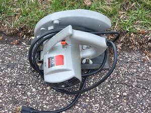 lot 31 image: Skilsaw 7 14 Power Saw