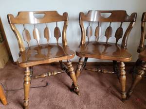 lot 36 image: Fantastic Early-American Inspired Paddleback Chairs by Temple-American