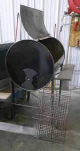 lot 3 image: Backyard Smoker Grill