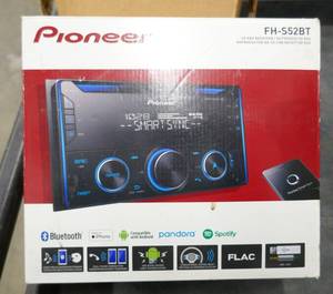 lot 29 image: New Pioneer Radio FH-S52BT with Bluetooth for the vehicle