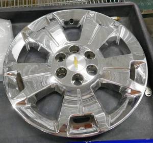 lot 49 image: 17 inch Chevy wheel cover
