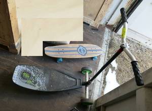 lot 91 image: Skateboard and tilttrick scooter board