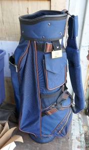 lot 98 image: Nice Peerless golf bag