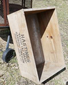 lot 134 image: 2 bigger wood crates - Easter lily bulbs