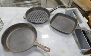 lot 138 image: 3 cast iron fry pans