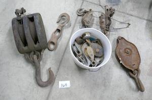 lot 164 image: Bunch of block and tackle units of various size
