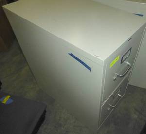 lot 173 image: Good condition 2 drawer file cabinet