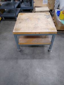 lot 7 image: Nice rolling work tablebench - 30x30 x 25 tall
