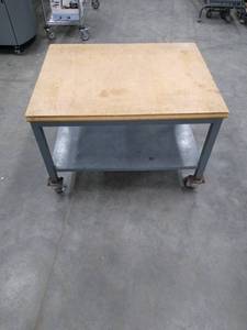 lot 8 image: Nice rolling work tablebench - 30 x 30 x 26 12 tall