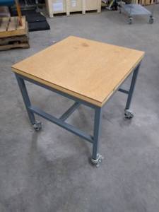 lot 10 image: Nice rolling work tablebench - 30x30x30