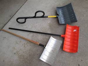 Lot of 3 shovels