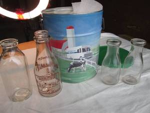 DeLavall tin with vintage milk jugs