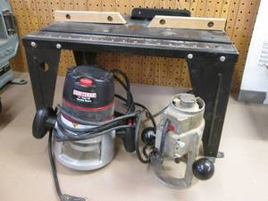 Router table with 2 routers