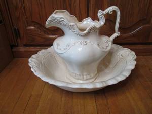 Bowl and pitcher set.