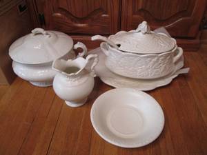 Decorative serving ware.