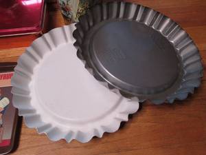 Lot of decorative tins.