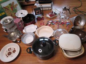 Kitchen and bake ware including Pyrex
