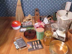 Kitchen and serving utensils
