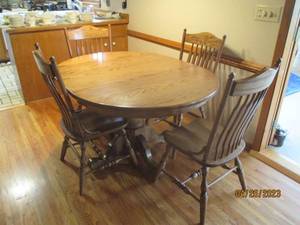 Solid Wood Pedestal and 4-matching chairs