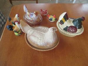 Decorative lidded Rooster Dishes