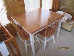 Kitchen Table and 2-matching chairs